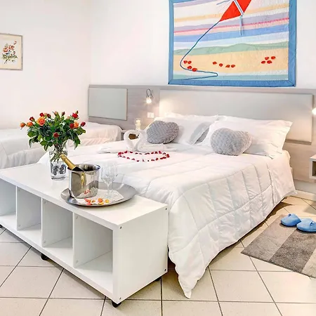 Venice Lion Apartments, Comodi Per Venezia E Jesolo מלון דירות קוארטו ד'אלטינו